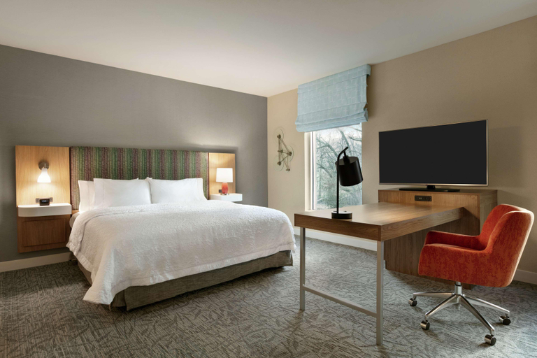 Bedroom 3, Hampton Inn & Suites Johns Creek, Fulton