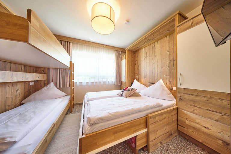 Room 2, BERGLIEBE - Boutique Apartment Saalbach, Zell am See