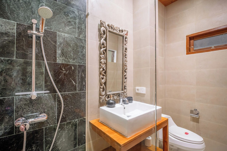 Bathroom 5, Munduk Harvest Palace, Buleleng