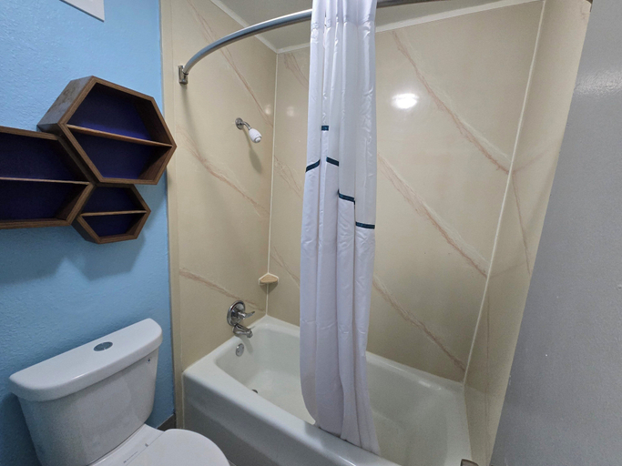 Bathroom, HomeTowne Studios by Red Roof LaGrange, Troup