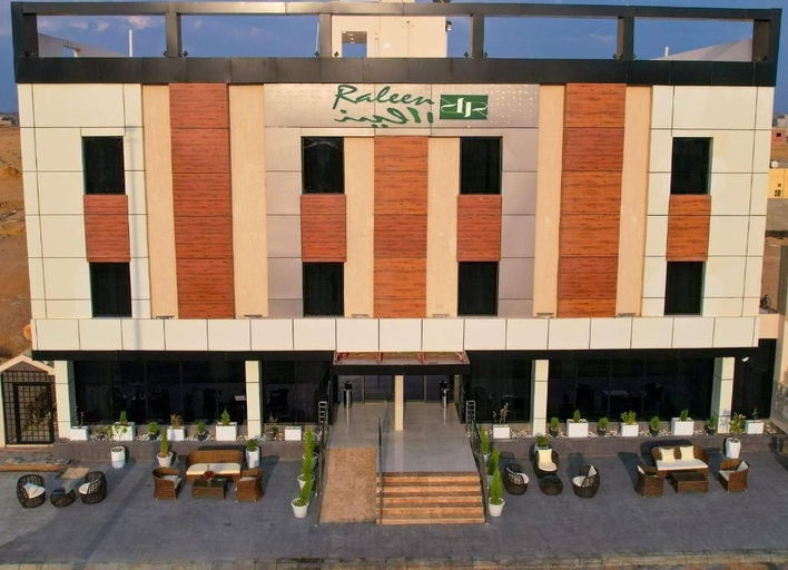Exterior 3, Raleen Hotel