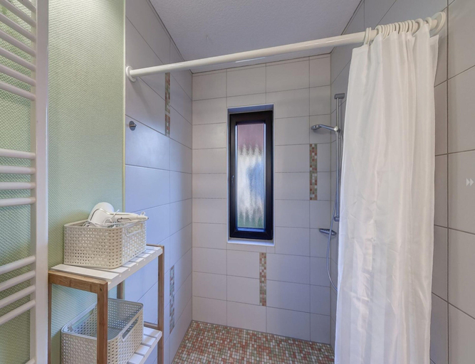 Bathroom 4, Grosszugige Ferienwohnung fur bis zu 9 Personen, Wesermarsch