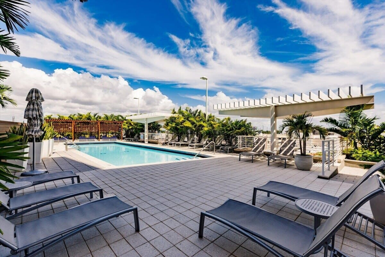 Sport & Beauty 5, Hang Ten- Large Townhome, lux Amenities, Parking, Miami-Dade