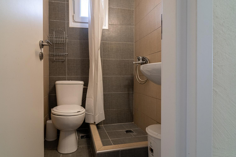 Bathroom 3, Akrogiali Studios Michaniona, Central Macedonia