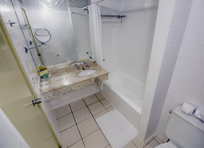 Bathroom 5, Hotel Dan Inn Uberaba & Convencoes By Nacional Inn, Uberaba