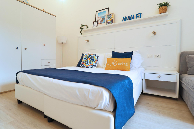 Bedroom 2, La Terrazza Family House, Napoli
