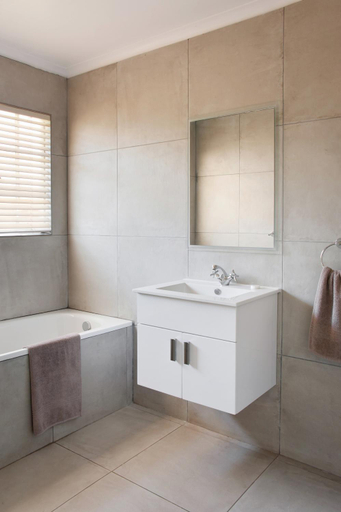 Bathroom 4, Hlalanathi Drakensberg Resort, Uthukela