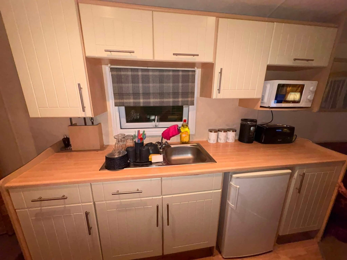 Private kitchen, Caravan - Sleeps 6 - Parking, Conwy