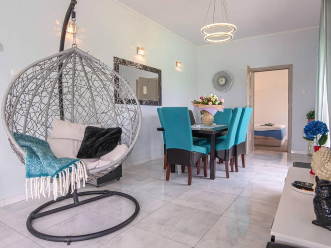 Dining 3, Luxurious Holiday Home With Swimming Pool, Łobez