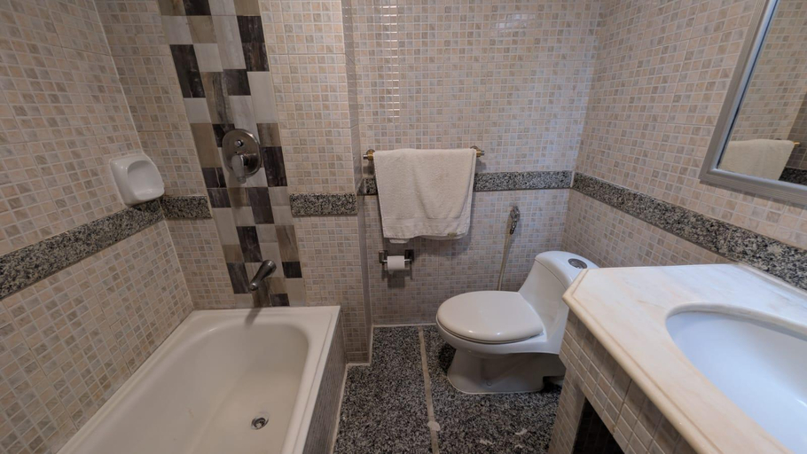 Bathroom 4, Hotel Galaxy, Karachi