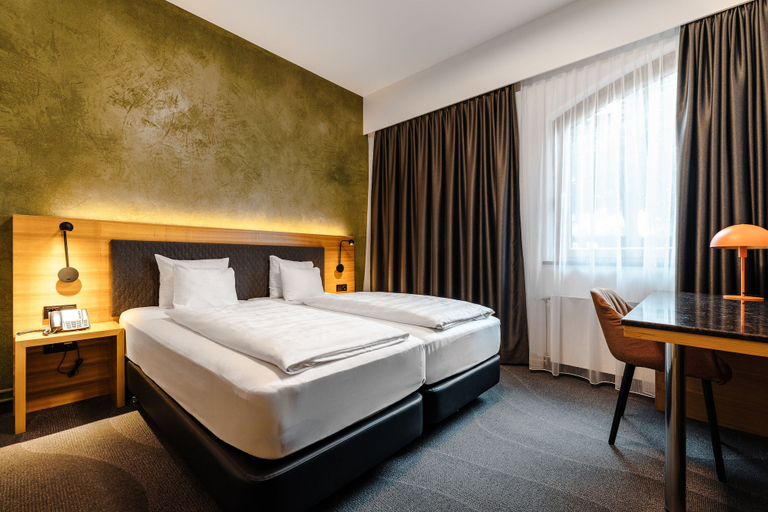 Bedroom 3, Holiday Inn Innsbruck by IHG, Innsbruck