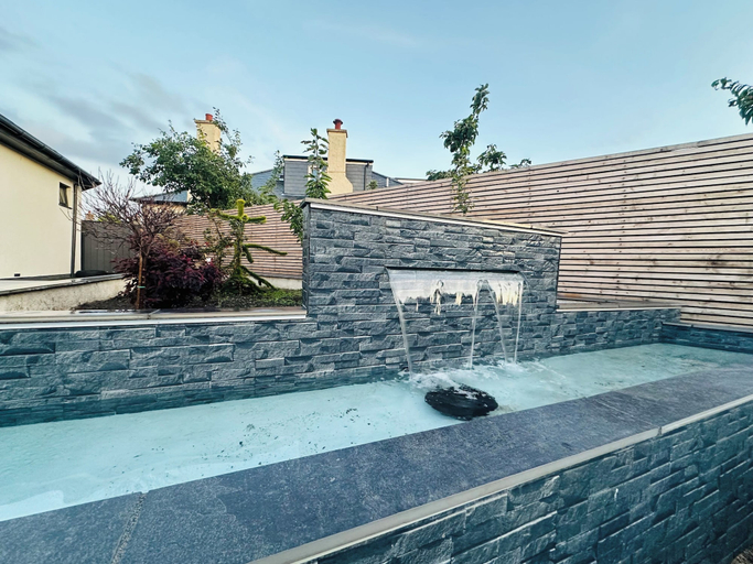 Property grounds 4, 'the Garden Room' Studio, Sleeps 2 - Wifi, Parking, Edinburgh