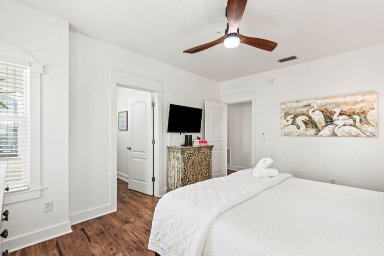 Room 4, 4BR in Seacrest Beach w 4 Bikes & Lagoon Pool Views + Attraction Tickets!, Walton