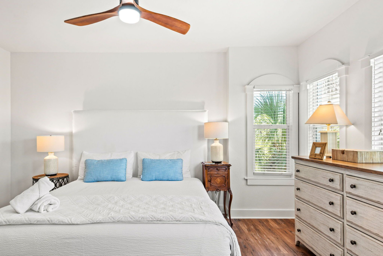 Room 3, 4BR in Seacrest Beach w 4 Bikes & Lagoon Pool Views + Attraction Tickets!, Walton