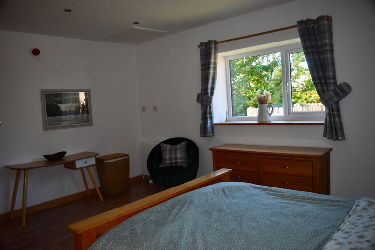 Room 2, Snowdonia Riverside Cabin With Private River, Gwynedd