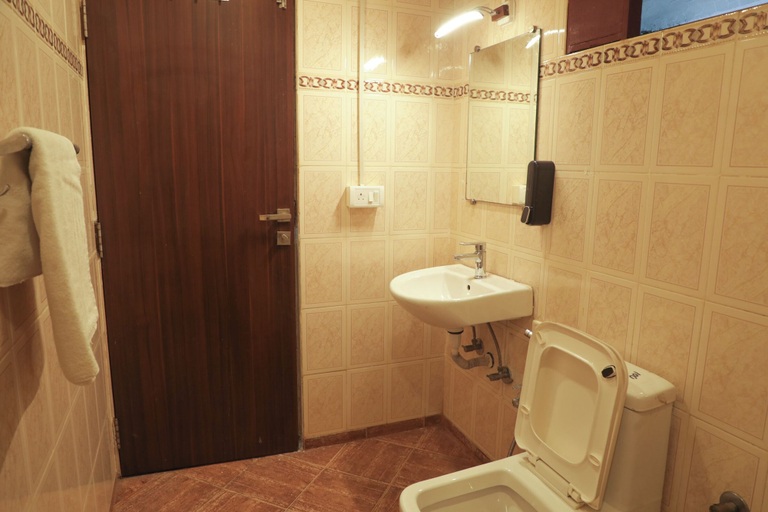 Bathroom 5, Omnia Beach Resort Near Candolim Beach, North Goa