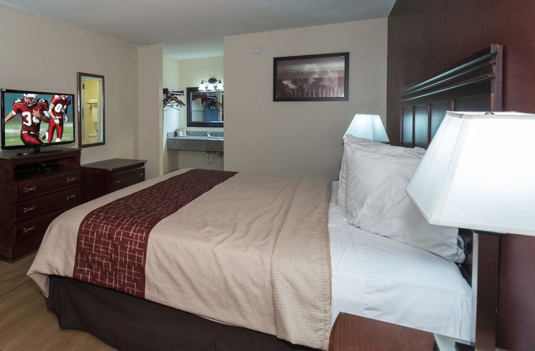 Bedroom 5, Red Roof Inn Chipley, Washington