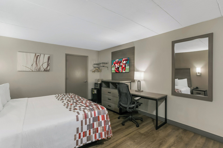 Bedroom 3, Red Roof Inn Baltimore, Baltimore