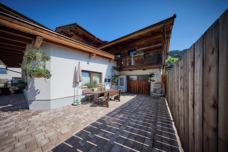 Outdoor dining 3, BERGLIEBE - Boutique Apartment Saalbach, Zell am See