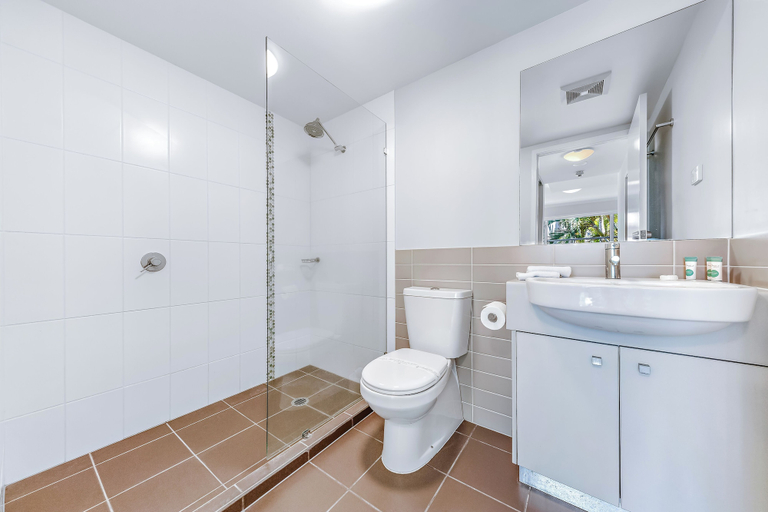 Bathroom 4, Summit Apartments Airlie Beach, Whitsunday