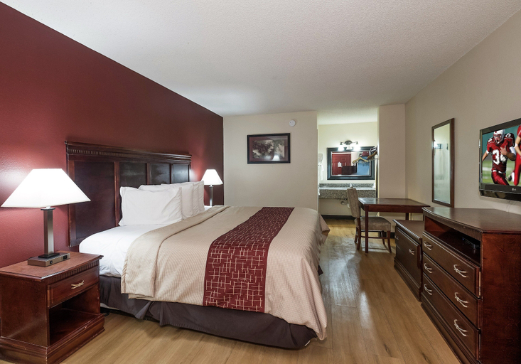 Bedroom 3, Red Roof Inn Chipley, Washington
