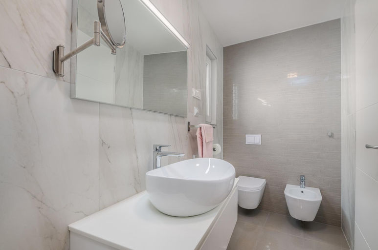 Bathroom 2, Apartments Elle Luxury Vantacici, Malinska-Dubašnica