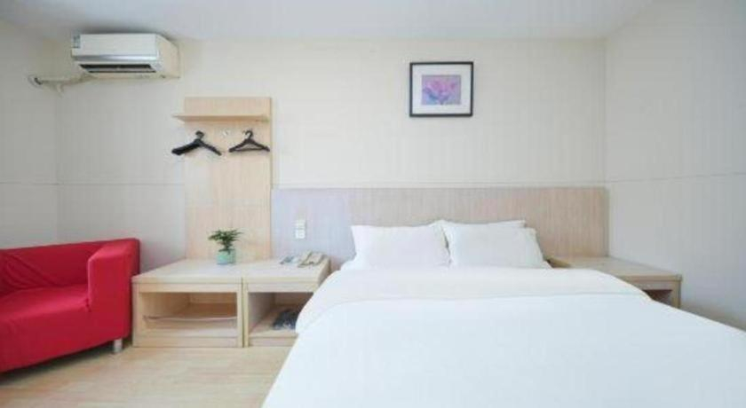 Bedroom 3, Jinjiang Inn Qingdao Hangzhou Rd., Qingdao