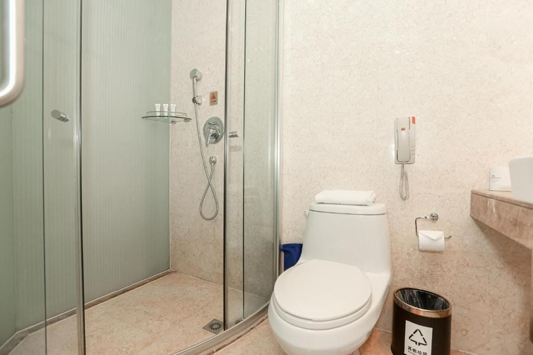 Bathroom 4, Howard Johnson Paragon Hotel Beijing, Beijing