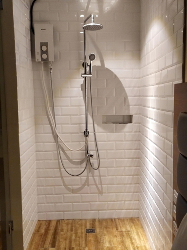 Bathroom 5, The Hub District Garden Suites, Pasay City