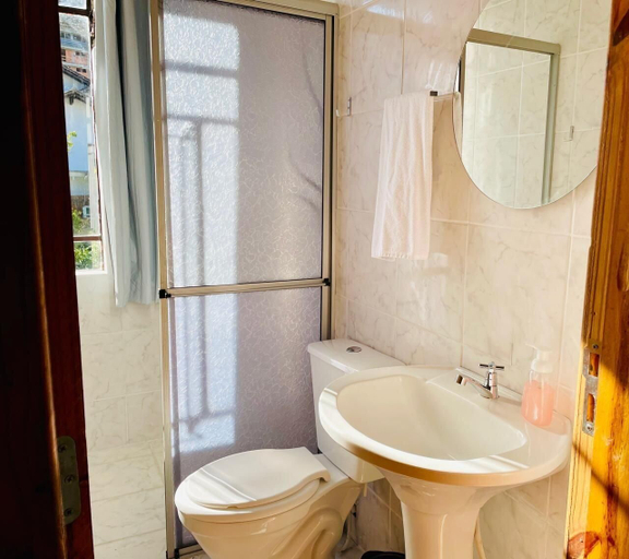 Bathroom 5, Villa Bilac Studios, Blumenau