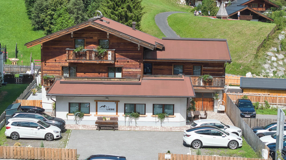 Primary image, BERGLIEBE - Boutique Apartment Saalbach, Zell am See