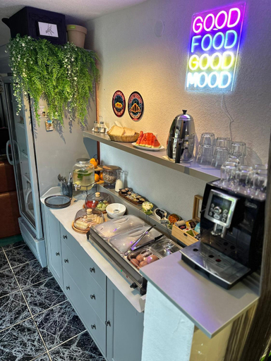 Food & Drinks 5, MaXhit Apartments