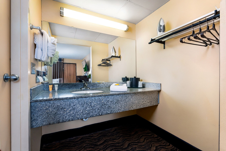 Bathroom 4, MCM Grande Hotel FunDome Odessa, Ector