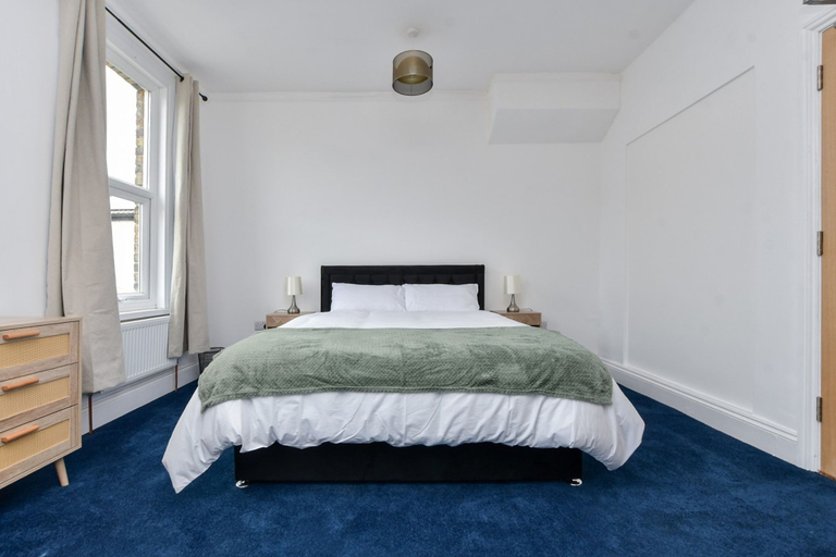 Room 5, Contractor-friendly 6BR 6 En-suites Free Parking, Kent