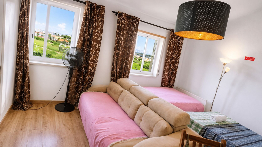 Living room 2, Bright&spacious Apartment in Sleeps 8 Family&, Lisbon