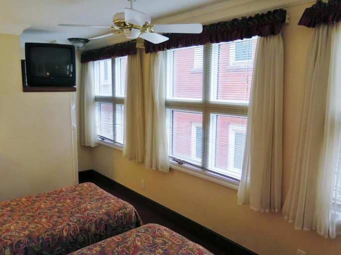 Bedroom 3, Madison Manor Boutique Hotel, Toronto
