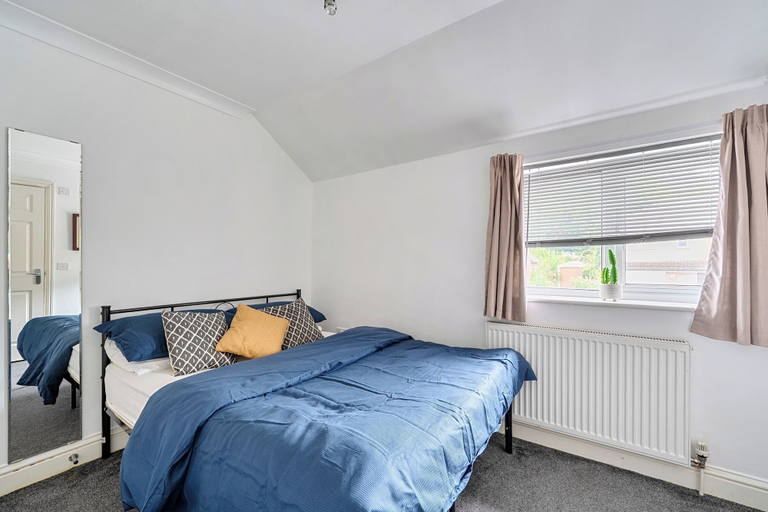 Room 3, 3 Bed - Sleeps 6 - Parking - Central Canterbury, Kent