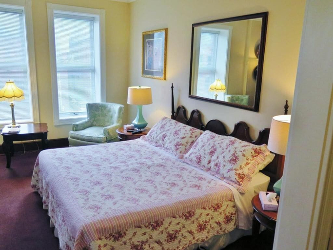 Bedroom 2, Madison Manor Boutique Hotel, Toronto