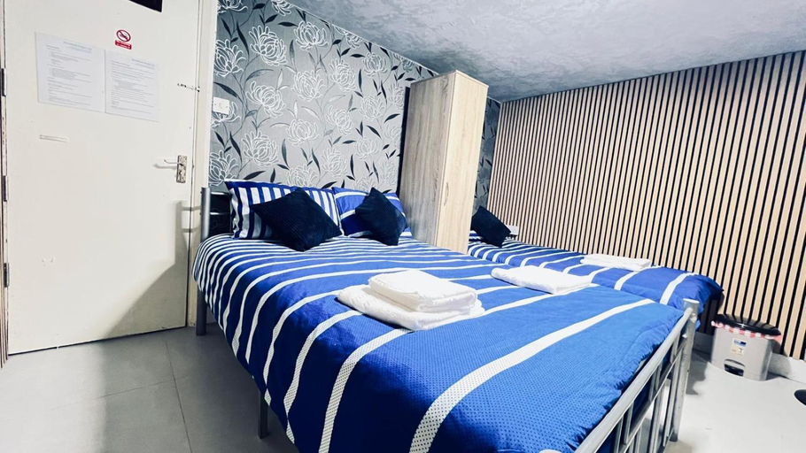 Bedroom 4, Stratford Hotel, London