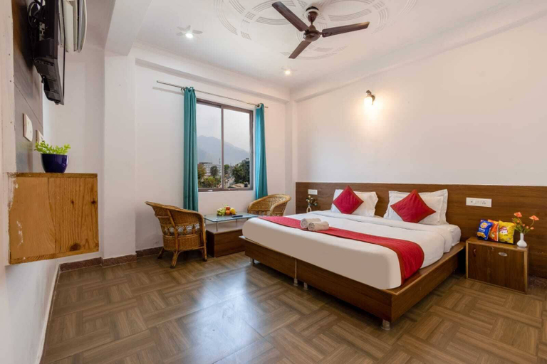 Room 3, Hotel Indra By Classic Crown, Garhwal