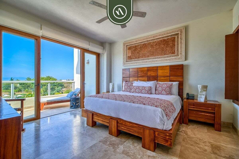 Room 2, B Nayar 3BR Sanctuary: Private Balcony, Full Kitchen & Steps to La Cruz Marina, Compostela