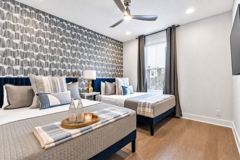 Room 5, 2 Rooftop Homes - Sleeps 24 - Near Geodis Park, Davidson