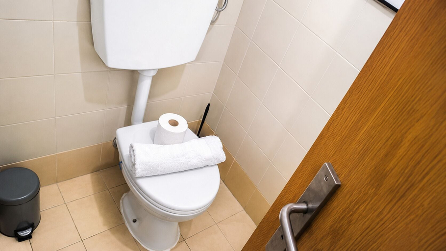 Bathroom 3, Bright&spacious Apartment in Sleeps 8 Family&, Lisbon