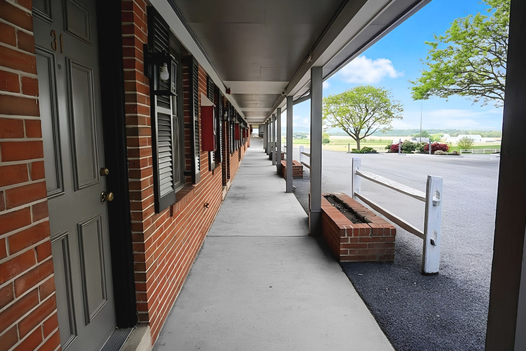 Others 5, Harvest Drive Family Inn, Lancaster