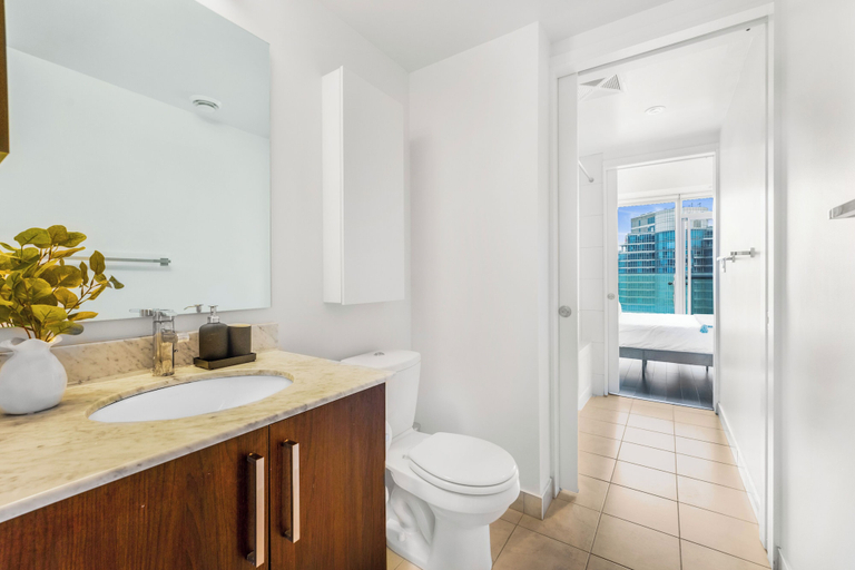 Room 3, Skyline Reserve l High-Rise Suites, Toronto