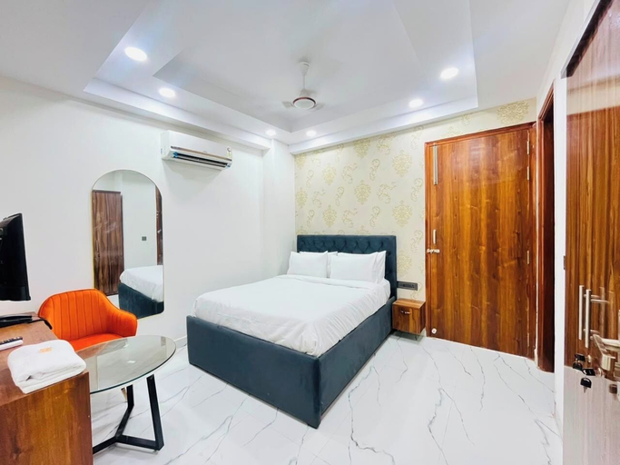 Room 2, Roomshala Aroha Boutique Residency, Gautam Buddha Nagar