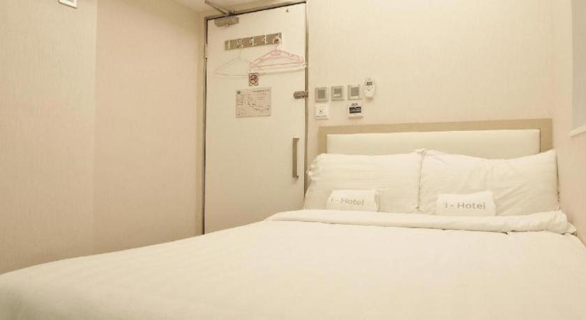 Bedroom 4, I-Hotel, Kowloon
