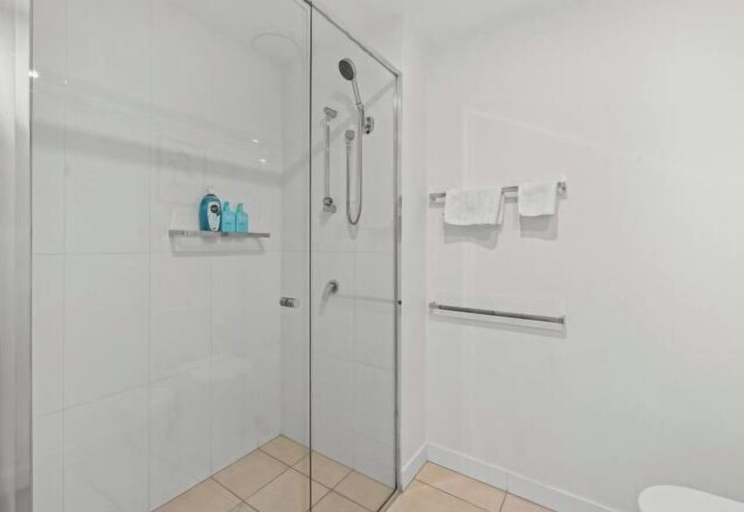 Bathroom, Lovely 2 Beds Apt with City View at South Brisbane, Brisbane