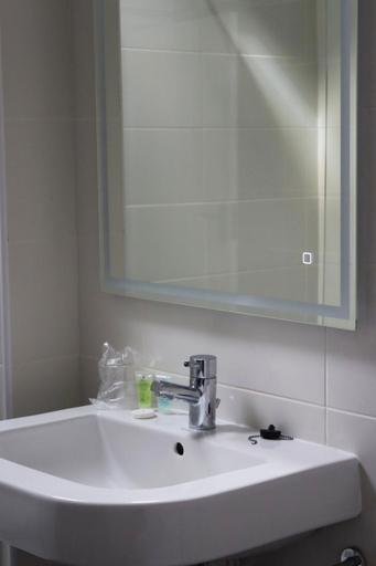Bathroom 3, The Staff Of Life, Derbyshire