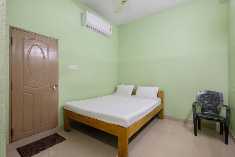 Room 3, Hotel Sri Devi Grand, East Godavari